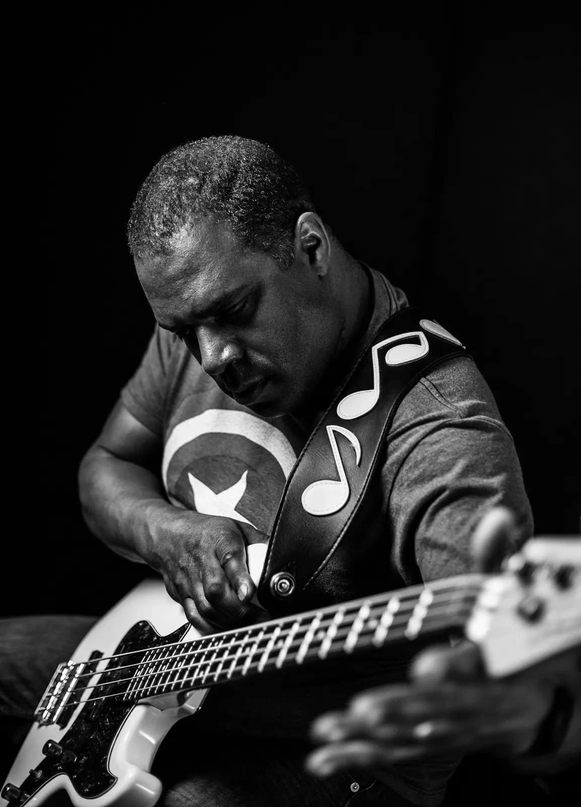 Mo Pleasure Mo Pleasure playing bass